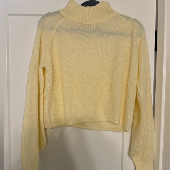 Ivory sweater. - Picture 1 of 2